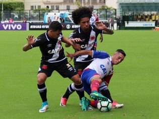 Vasco derrota o Bahia em São Januário e se recupera no Brasileirão