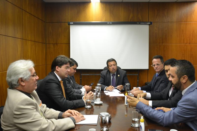 Câmara de João Pessoa firma parceria com o Senador para imprimir leis municipais em Braile