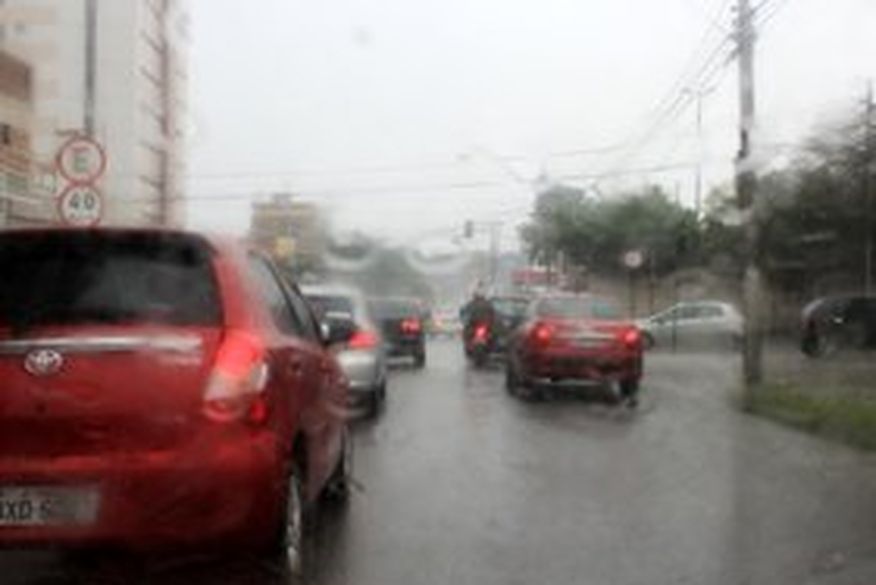 TEMPORAL: João Pessoa  registra volume de 78 mm de chuva, alagamentos , quedas de barreiras e Defesa Civil segue em alerta