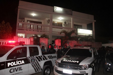 Polícia da Paraíba prende dupla acusada por assaltos em Lagoa de Dentro