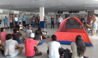 Estudantes ocupam reitoria da UFPB e denunciam  reitora Margareth Diniz por falta de alimentação e abandono da Residência Universitária