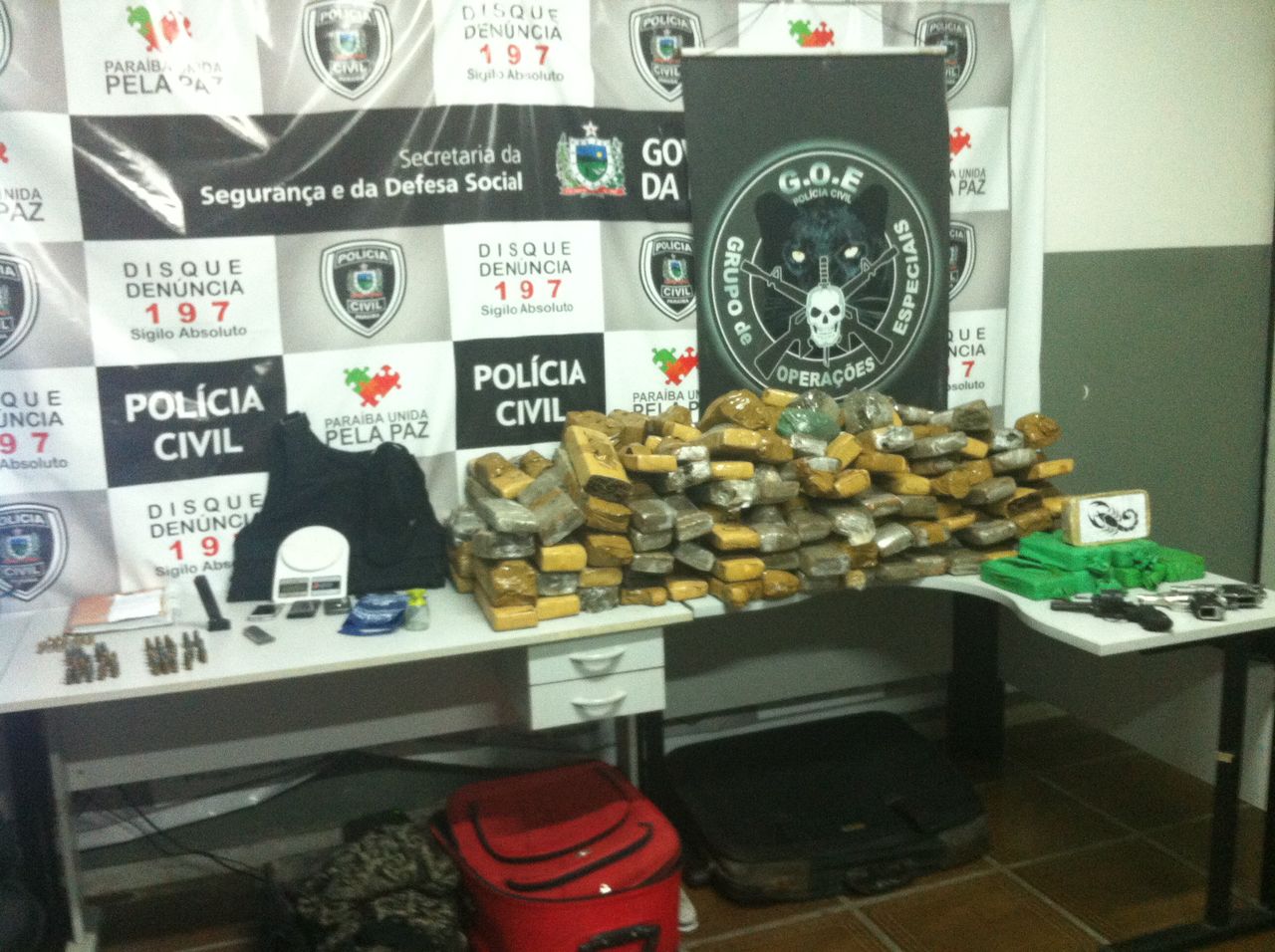 Agentes do GOE prendem 3 traficantes e aprendem 171 kg de maconha e crack em Santa Rita (PB)