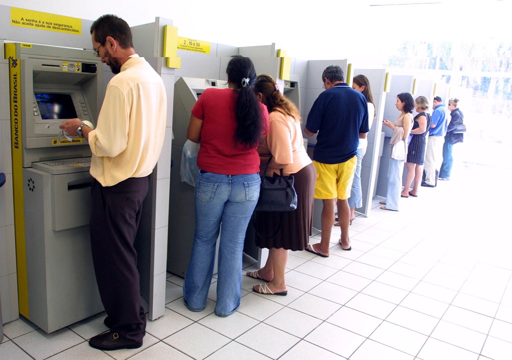 Governo do Estado e Prefeitura de João Pessoa pagam folha de maio aos servidores na terça e quarta