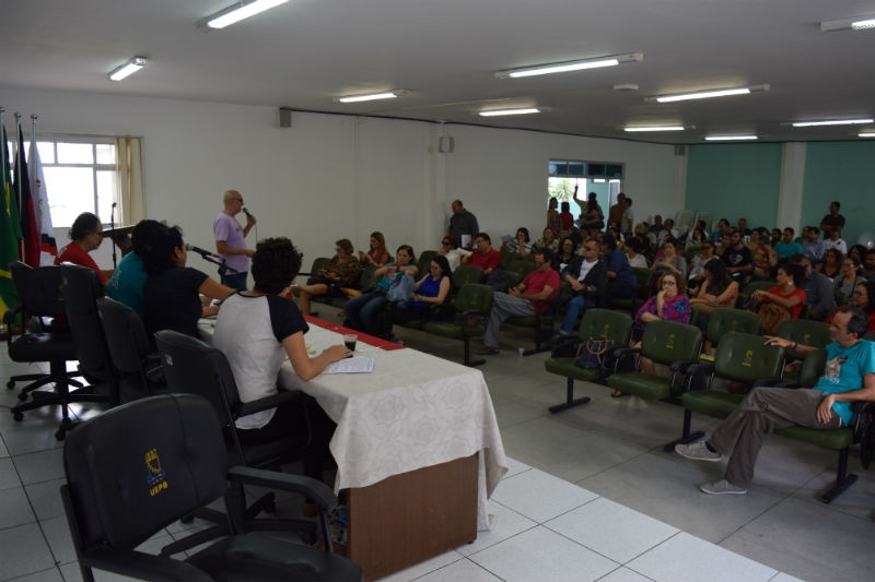 Professores da UEPB decidem continuar em greve por tempo indeterminado