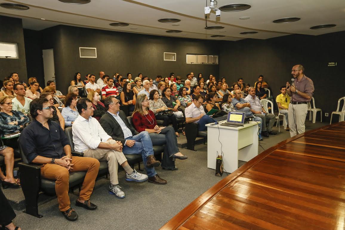 Prefeito Cartaxo participa de capacitação para médicos, fisioterapeutas e educadores físicos