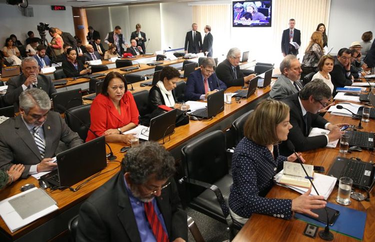 CCJ do Senado aprova texto base da proposta de Reforma Trabalhista