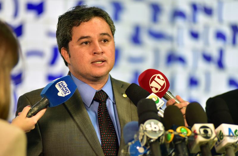 Efraim Filho defende prioridade na análise do fim do foro privilegiado