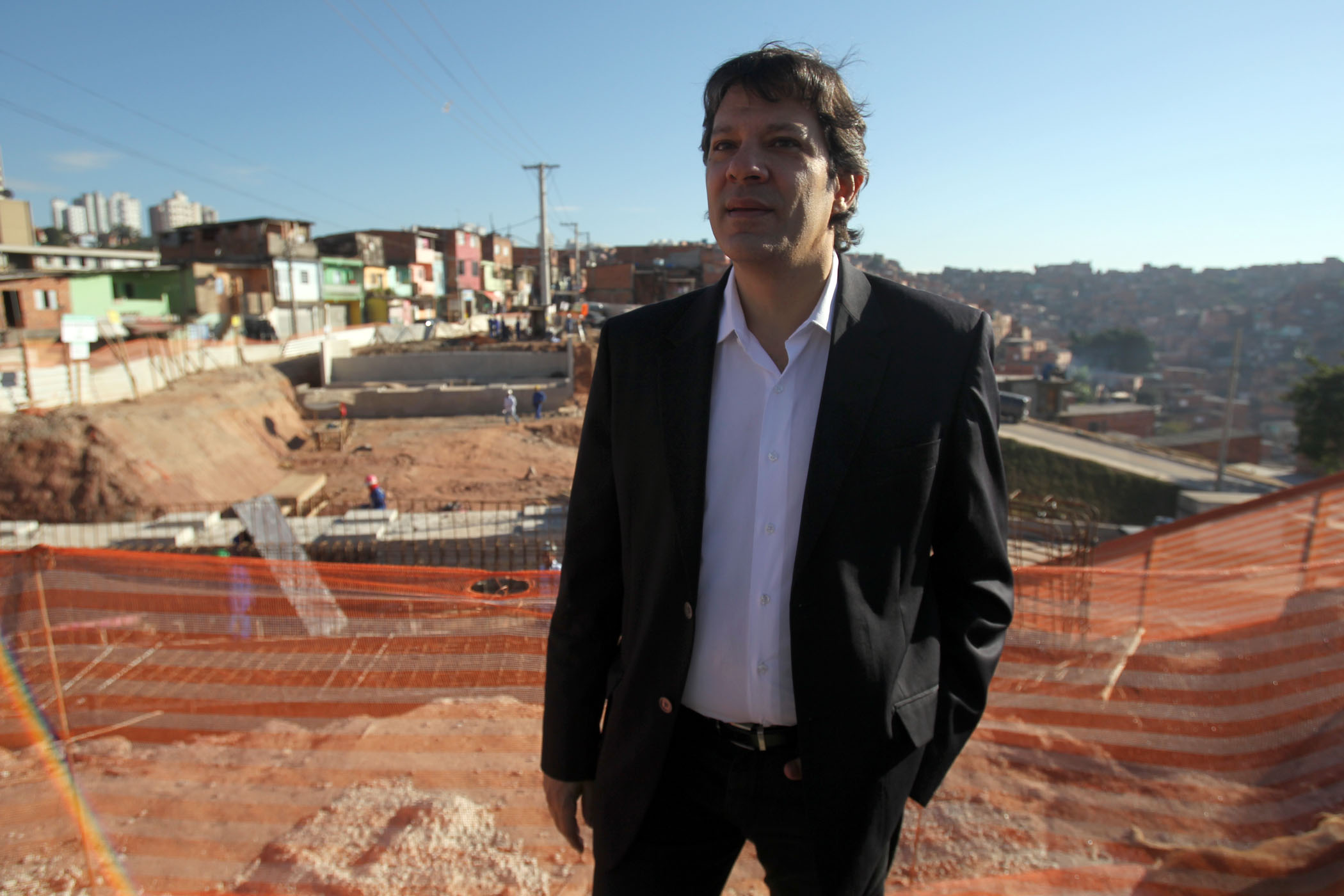 WS24 SÃO PAULO 15/07/2013 -  FERNANDO HADDAD / PARAISÓPOLIS - CIDADES - O prefeito de São Paulo Fernando Haddad (PT), durante visita  as obras da Perimetral de Paraisópolis na zona sul da capital paulista.  FOTO:WERTHER SANTANA/ESTADÃO