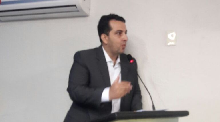 Emenda de Johni Rocha garante direito a transporte gratuito para universitários de Sapé