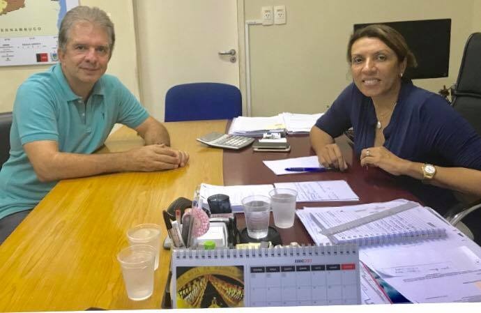 Nabor pede a Cida Ramos melhoria nos serviços na Casa da Cidadania em Patos