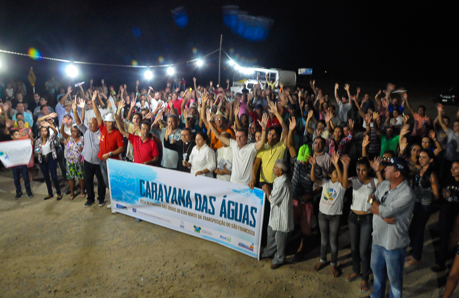 Frente Parlamentar das Águas da AL encerra com "procissão das velas" visita as obras da transposição do Eixo Norte