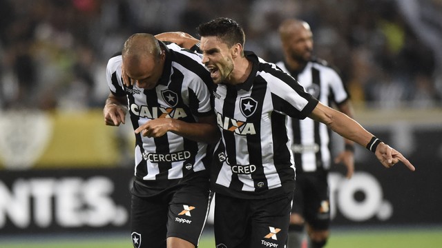 Botafogo derrota o Vasco no Nilton Santos e entra na zona dos times da Pré-Libertadores