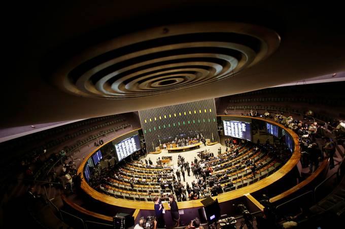 AGILIDADE: CCJ da Câmara dos deputados pode concluir tramitação de denúncia contra Temer até dia 12