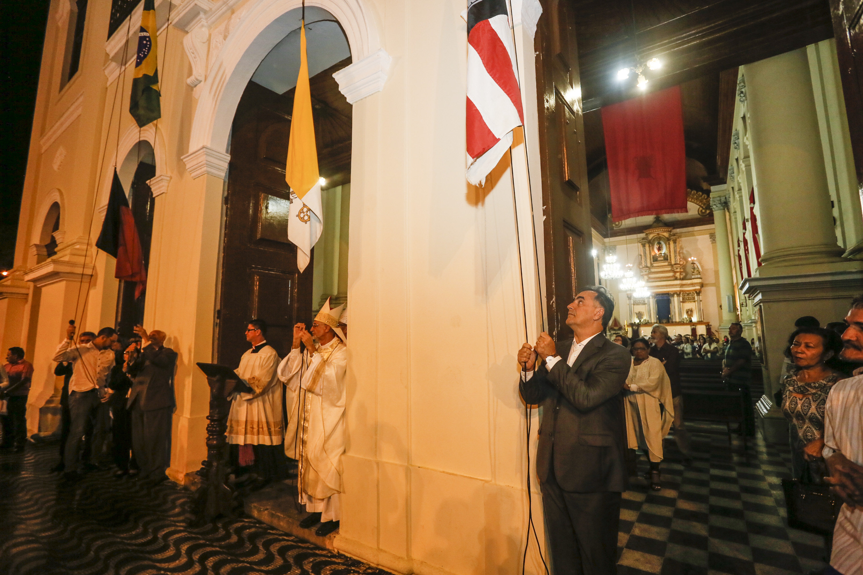 Prefeito Cartaxo participa de missa e abertura da programação religiosa da festa de Nossa Senhora das Neves