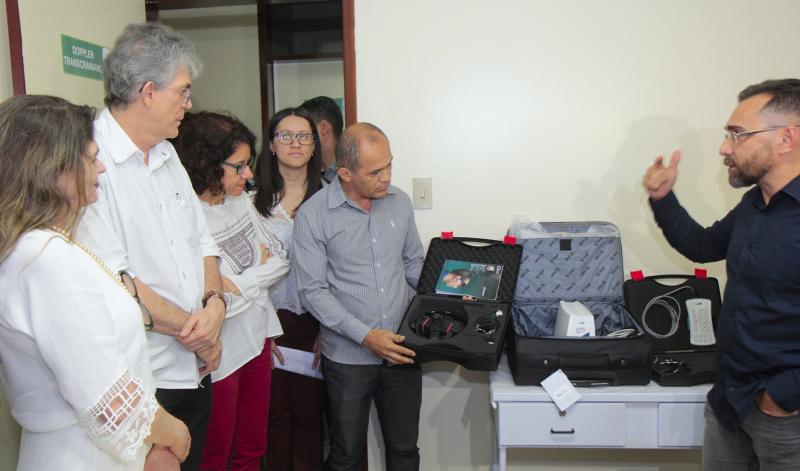 Ricardo Coutinho entrega Doppler Transcraniano para atender pacientes com Doença Falciforme do Arlinda Marques