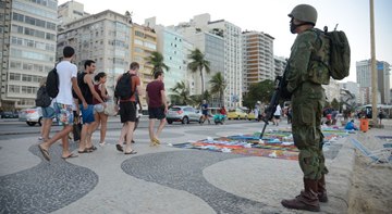 Rio de Janeiro - Forças Armadas atuam na segurança pública na praia de Copacabana, zona sul da capital fluminense (Tomaz Silva/Agência Brasil)