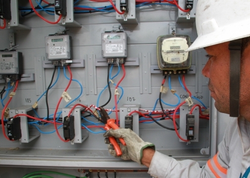 'Gatos' de energia causam prejuízo de R$ 78 milhões por ano à Energisa Paraíba