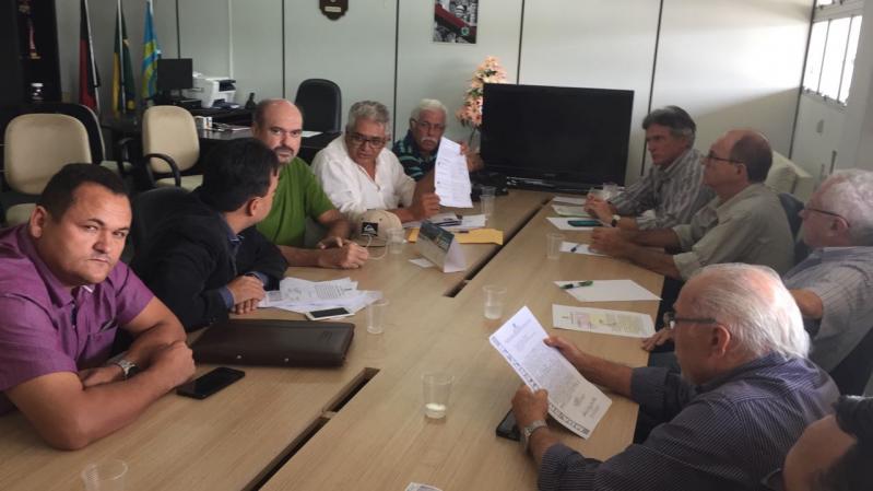 Jeová aproveita recesso na AL para encaminhar projetos e ações de governo para suas bases políticas