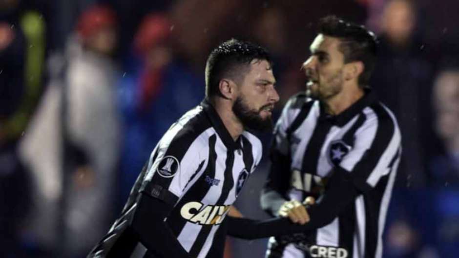 Botafogo supera adversidades, vence Nacional fora e abre vantagem na Libertadores