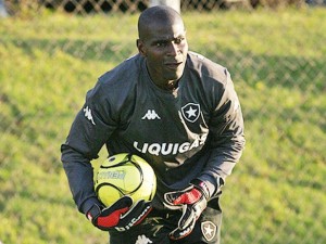 Ex-goleiro Max, do Botafogo, tem morte cerebral confirmada