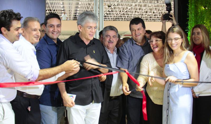 Ricardo libera créditos na abertura da "Feira de Negócios e Empreendedorismo da PB"