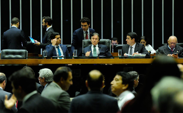 Congresso aprova LDO do governo federal para 2018 com déficit de R$ 131,3 bilhões