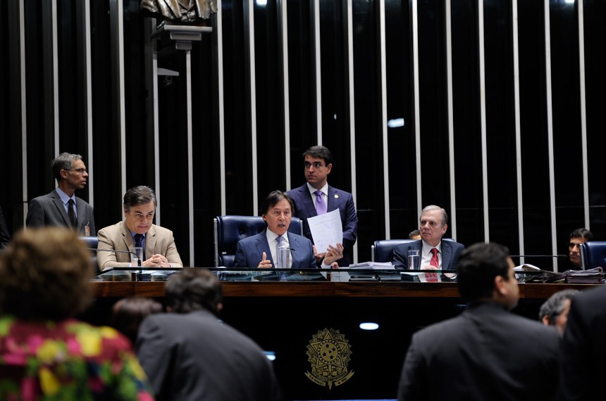 Sob protesto da oposição, Senado aprova texto-base da reforma trabalhista