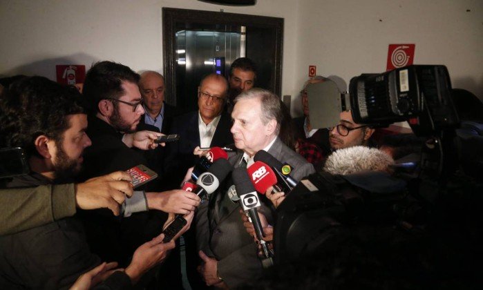 Executiva do PSDB decide adiar saída da base do governo Temer