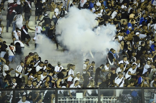 Vasco é multado em R$ 75 mil e São Januário é interditado por 6 jogos por barbárie em jogo contra o Fla