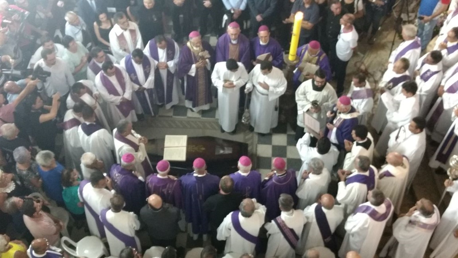 Paraibanos dão adeus a Dom José Maria Pires, sepultado na tarde desta terça na Basílica de Nossa Senhora das Neves
