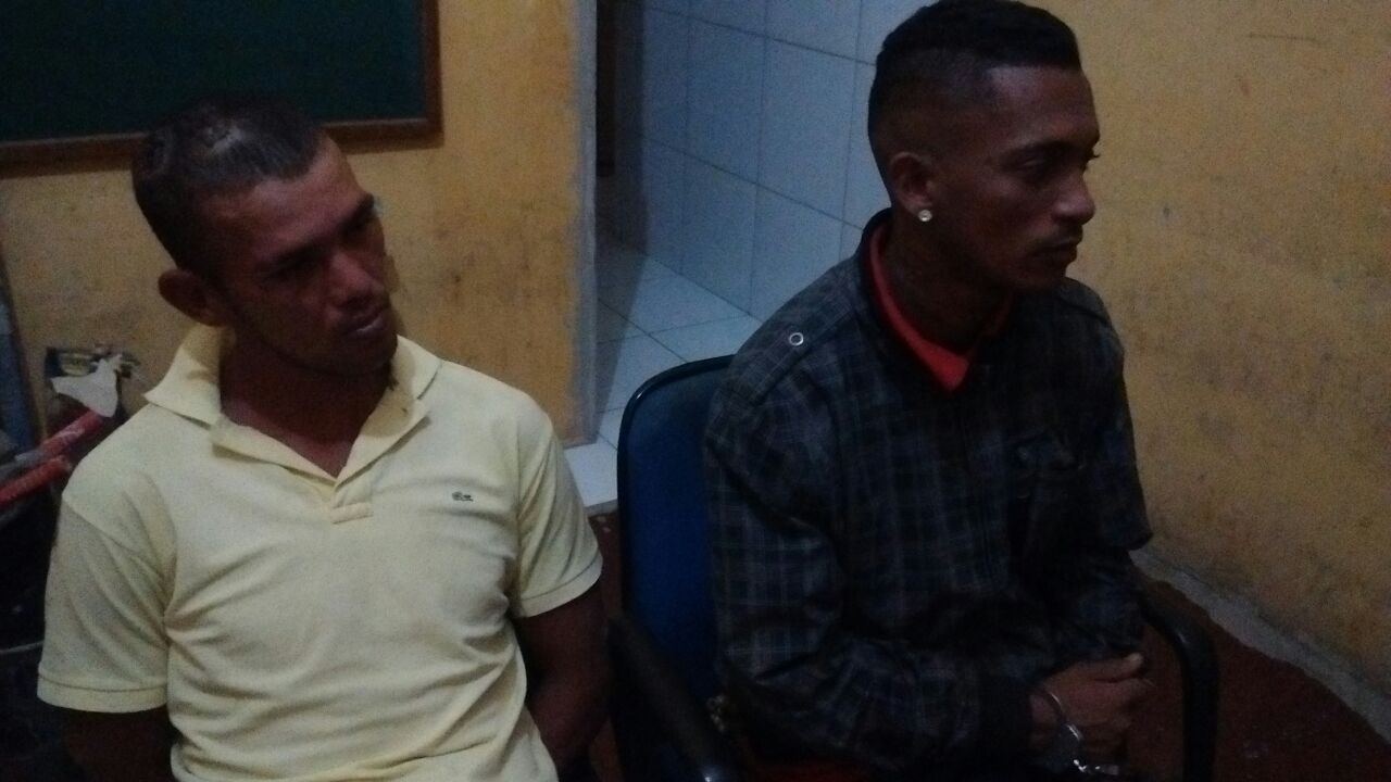 Policiais Militares do 6º BPM e PMs do  Ceará prendem jovens acusados por roubo em posto de combustível em Bonito de Santa Fé