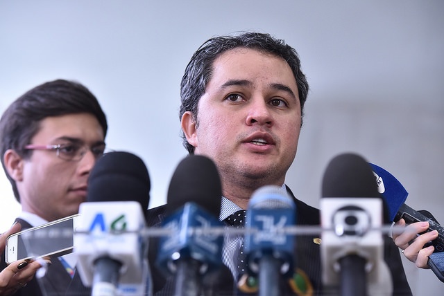 Efraim Filho cobra do Banco Central fiscalização sobre novas regras do parcelamento automático do cartão de crédito