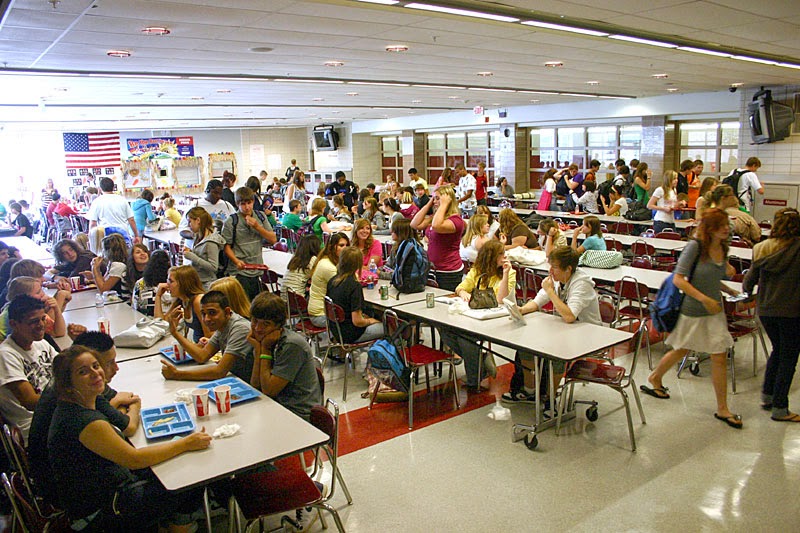 Governo dos Estados Unidos cria dificuldades na matrícula de crianças estrangeiras com visto de turista