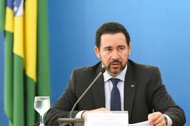 Reajuste de salário de servidores públicos pode ser adiado em um ano