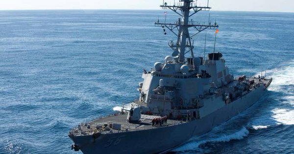 Marinha dos EUA investiga colisão com destroier americano