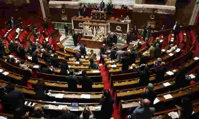 Na França, político que contratar parente pode ser condenado a 3 anos de prisão