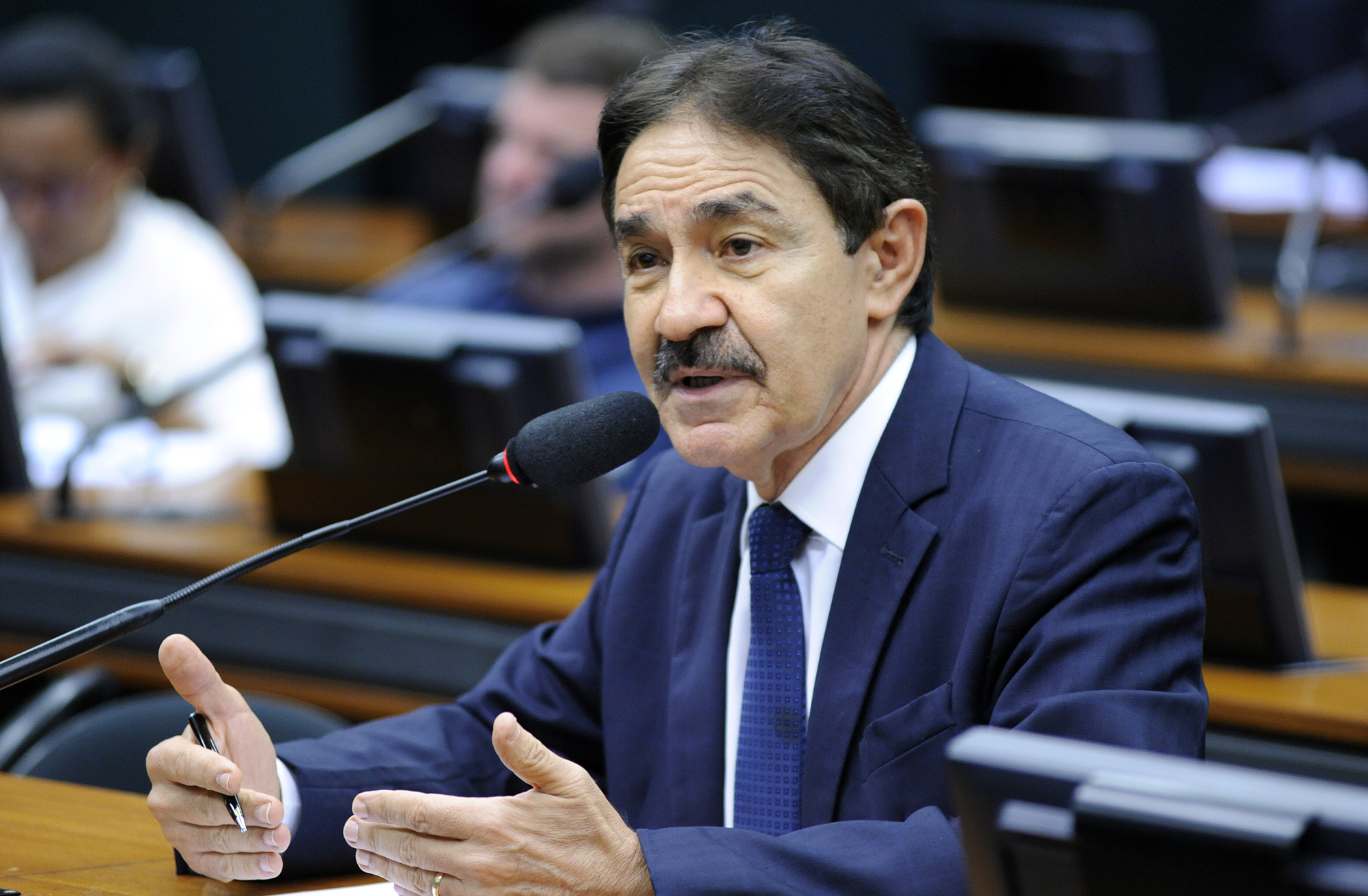 Comissão especial aprova PEC que fixa regras para o pagamento dos agentes comunitários de saúde