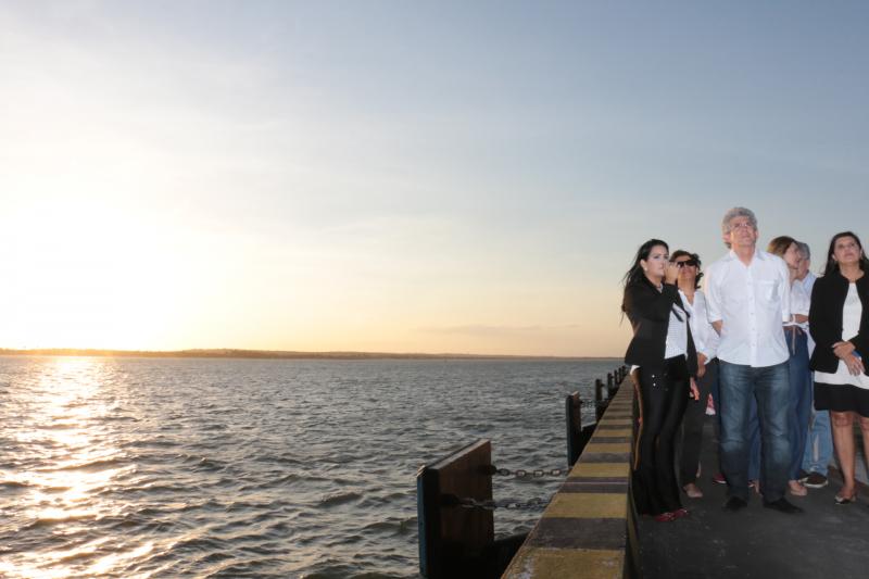 Ricardo assina ordem de serviço para melhorar o setor de atracação de navios no Porto de Cabedelo