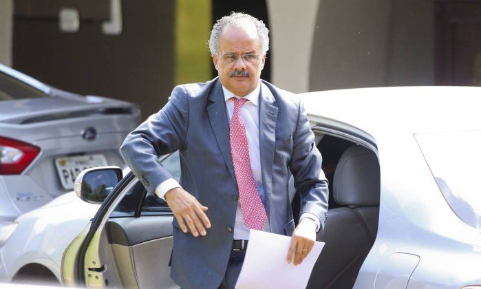 Deputado petista inclui na reforma política emenda que dá imunidade a presidentes de Senado e Câmara