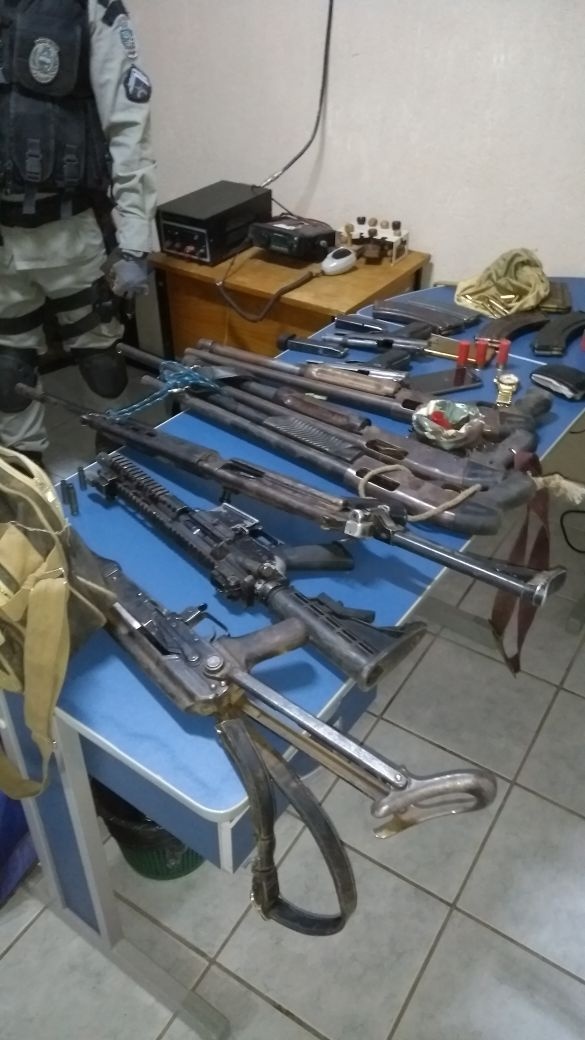 Polícia prende arsenal de guerra em poder de bando que explodiu Bradesco de Brejo do Cruz (PB)