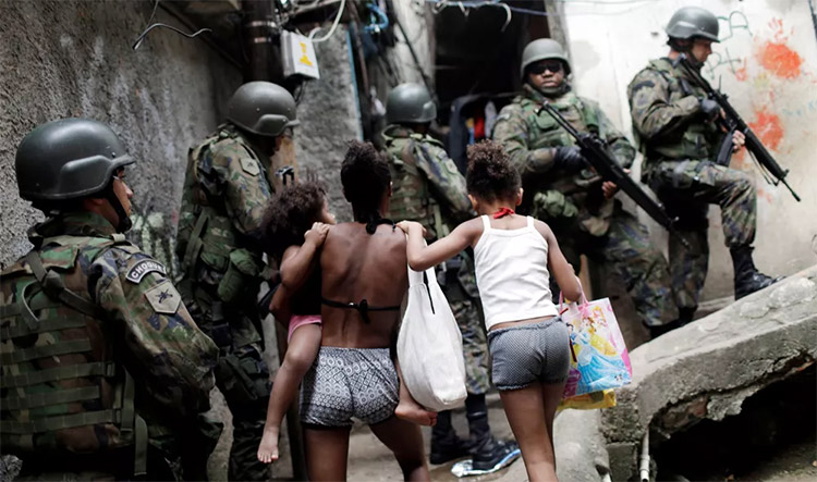 Após dia de confrontos entre facções do tráfico, Rocinha tem madrugada de aparente tranquilidade