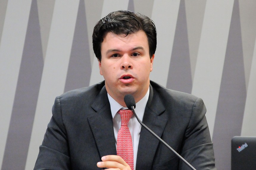 Ministro Fernando Coelho debate com senadores privatização da Eletrobras