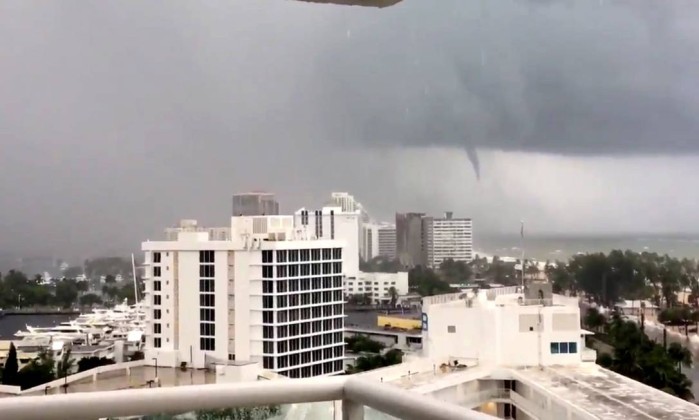 O olho do furacão Irma já atinge as ilhas do sul da Flórida