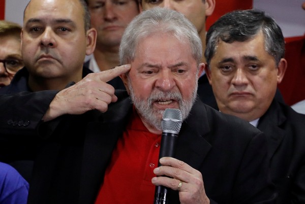 Mesmo preso, Lula prepara pré-candidatura à Presidência da República para domingo (27)