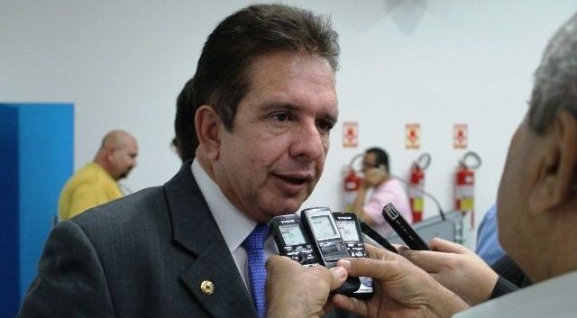 Assembleia aprova projeto de Nabor que assegura gratuidade em passagens aéreas para idosos e deficientes físicos