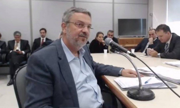 Lula acompanhava o repasse de propina da Odebrecht para o PT, diz Palocci ao juiz Sérgio Moro