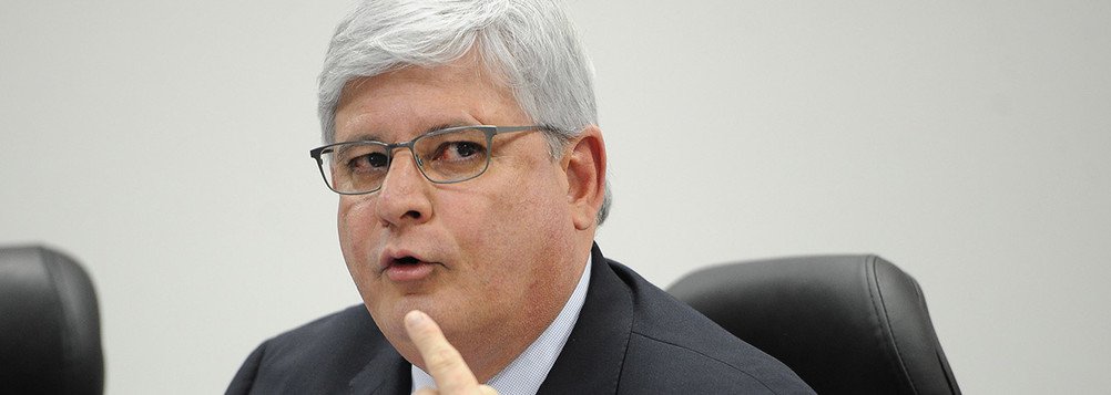 Janot denuncia integrantes da cúpula do PMDB ao Supremo por organização criminosa e prejuízo de R$ 5,5 bilhões à Petrobras