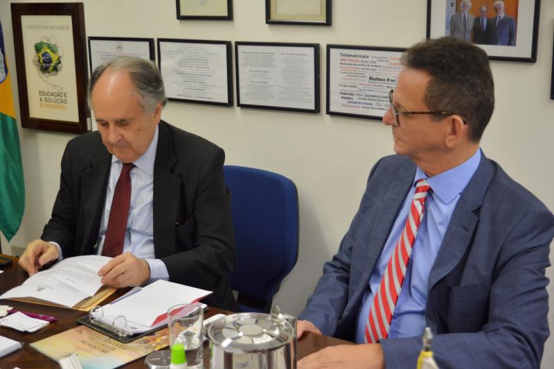 Senador Cristovam Buarque será palestrante na programação dos "70 anos da Câmara" de João Pessoa