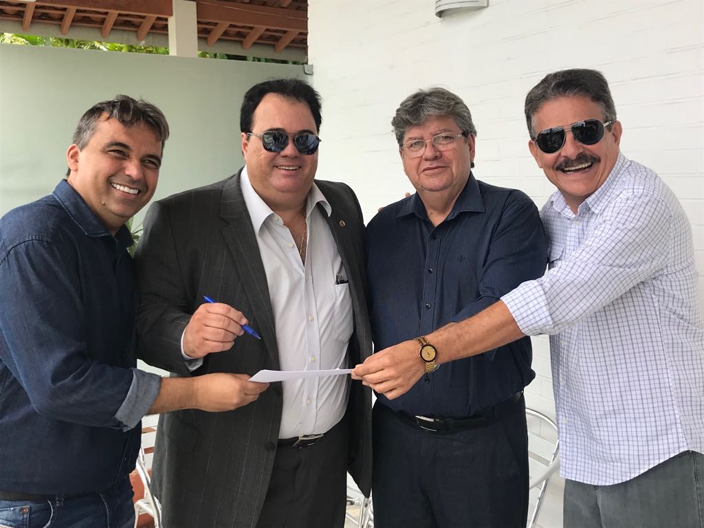 Deputado Aníbal deixa do PSD do prefeito Cartaxo e se filia ao Avante como aliado do governador Ricardo