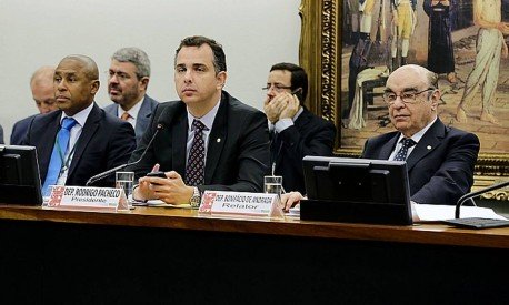 CCJ da Câmara aprova parecer pelo arquivamento da denúncia por organização criminosa contra Temer